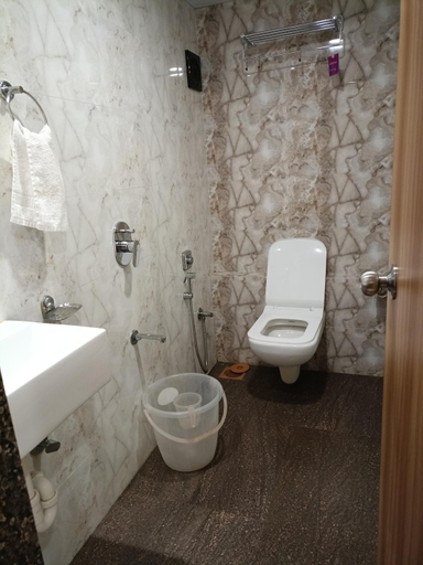 Bathroom 2, Hotel BKC NX Rooms near Bandra Kurla Complex, Mumbai Suburban