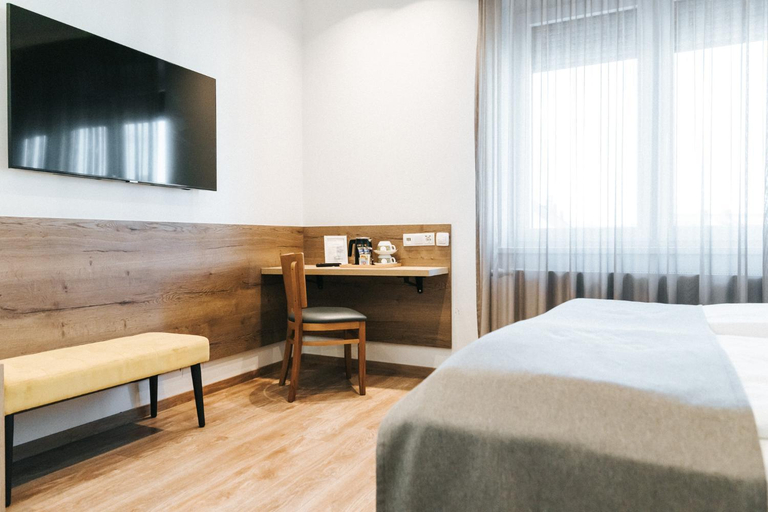 Bedroom 3, Hotel Restaurant Auerhahn, Salzburg