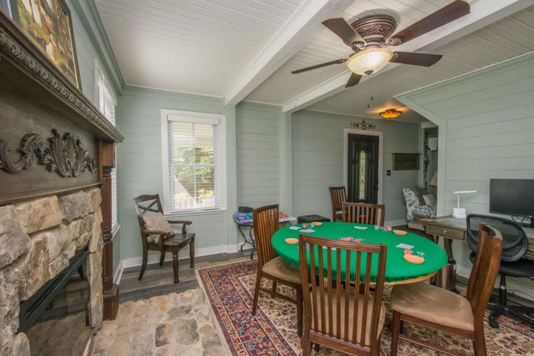 Room 2, Rustic 3BR w Private Pond Firepit Near Trails, Henderson