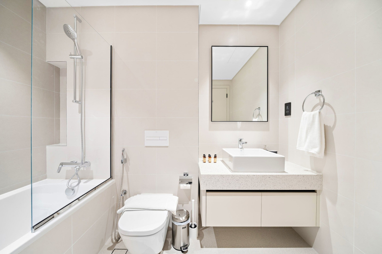 Room 2, Silkhaus Tower With Private Beach Marina Vista, Dubai