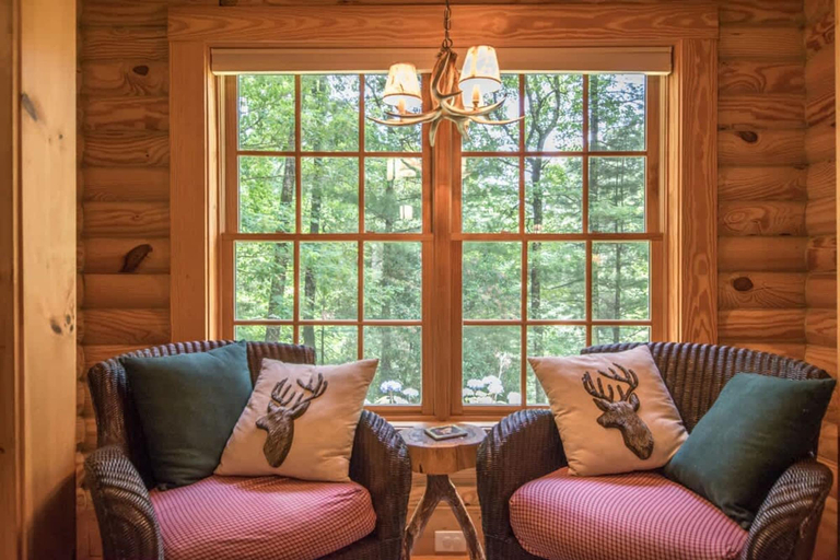 Room 3, Stylish 3BR Log Cabin w Fire Pit Near Trails, Henderson