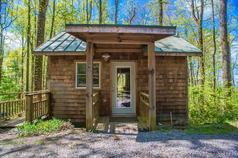 Exterior 5, Cozy Guest Cabin Pet Friendly Secluded Peaceful, Rutherford