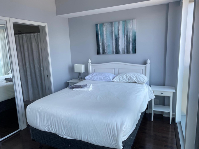 Room 4, Harbourfront District, Toronto
