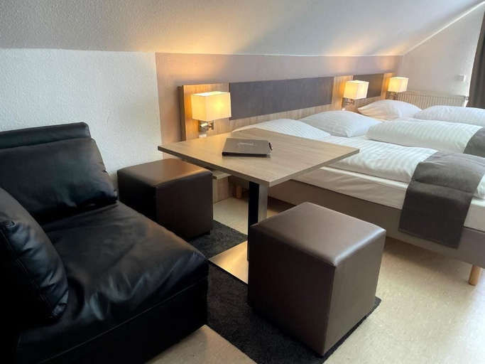 Bedroom 2, Hana Aparthotel, Stormarn