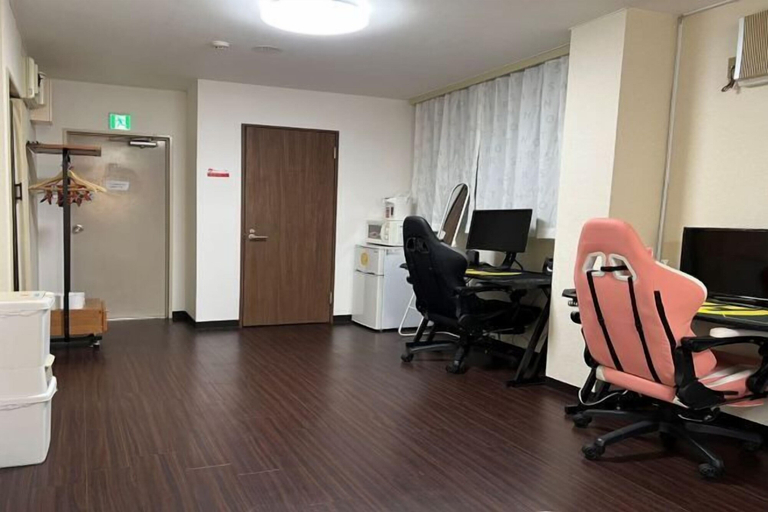 Room 3, Tokyo guest, Taitō
