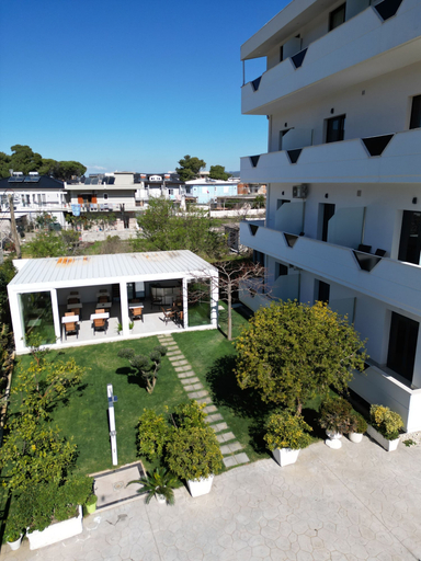 Outdoor dining, Villa Solis, Vlorës