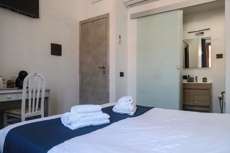 Room 5, Golfo di Orosei, Rome