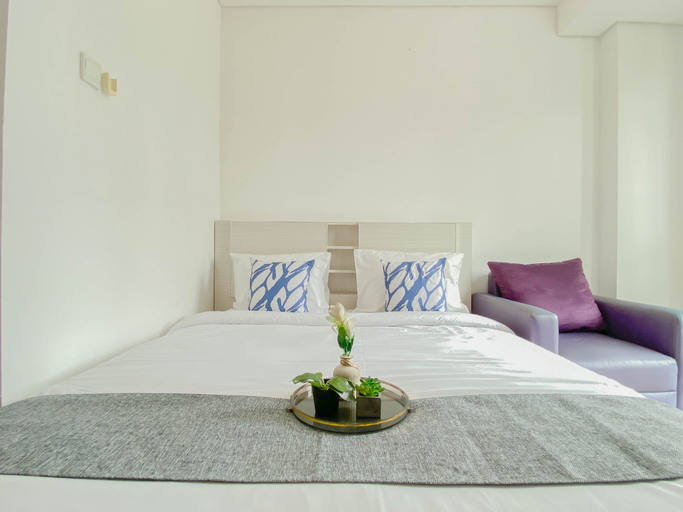 Bedroom 2, Classic White Studio at Apartment Woodland Park Residence By Travelio, Jakarta Selatan