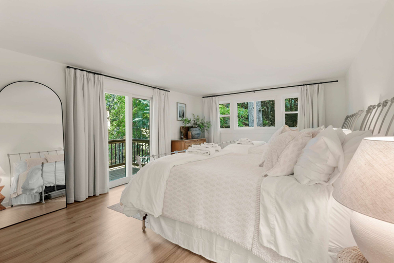 Room 5, 7 BDR Retreat w Guest Houses Waterfall Trail, Henderson