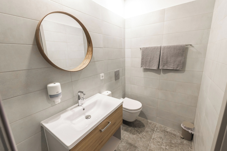 Bathroom 3, Hiša OPERA, Maribor