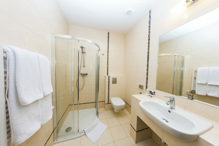 Bathroom 5, Dosłońce Resort Wellness & Farm, Miechów