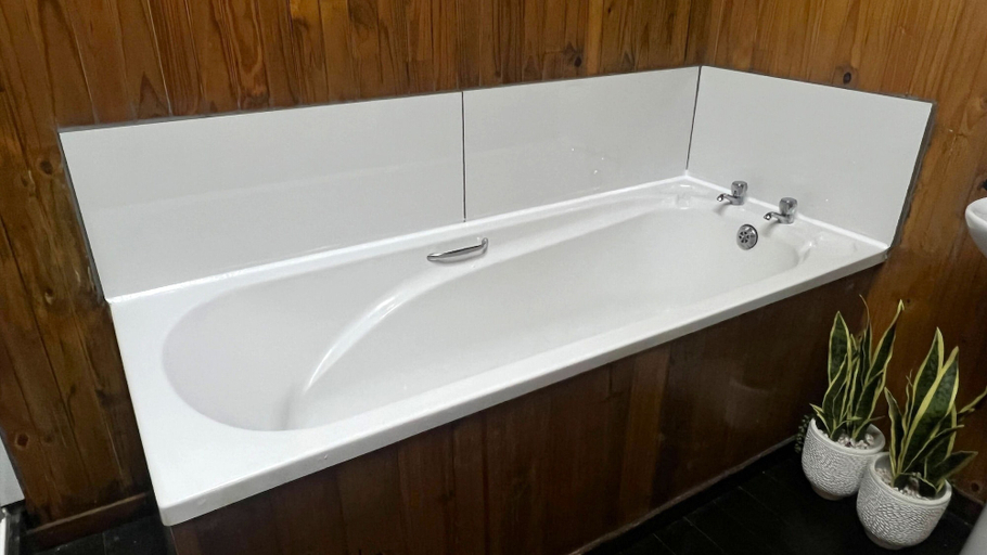 Bathroom 3, Kruger Kumba - Lahlekile Nathi, Ehlanzeni