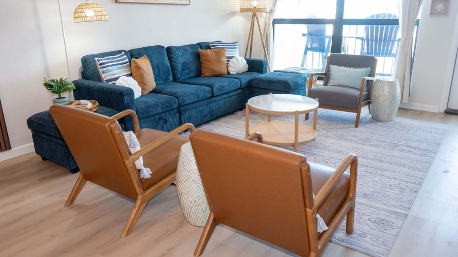 Living area 4, Saida 3603 - 6 Floor Gulf-front Remodel - Sleeps 8 2 Bedroom Apts, Cameron