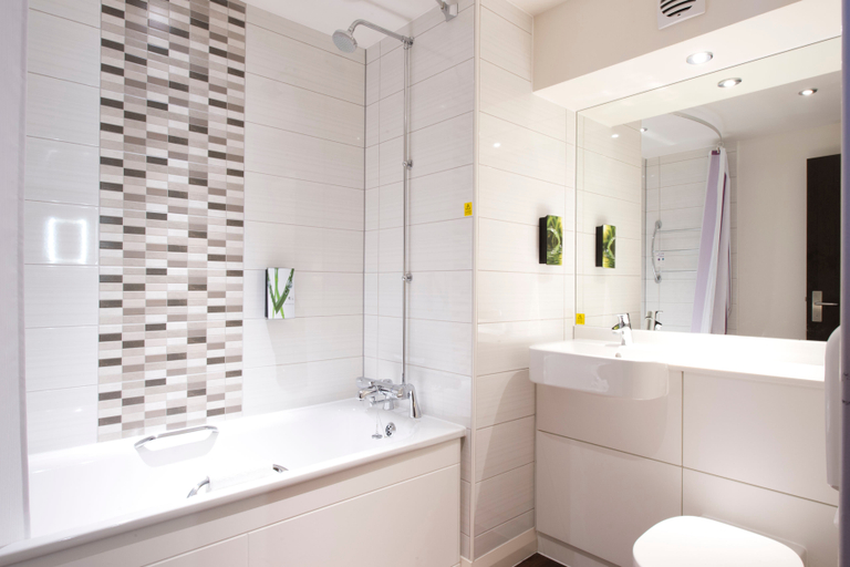 Bathroom 5, Premier Inn Edinburgh Cc York Place/St James Quarter, Edinburgh