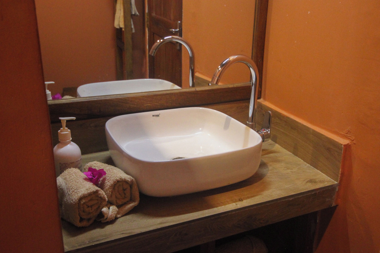 Bathroom 4, Africa Safari Selous, Rufiji