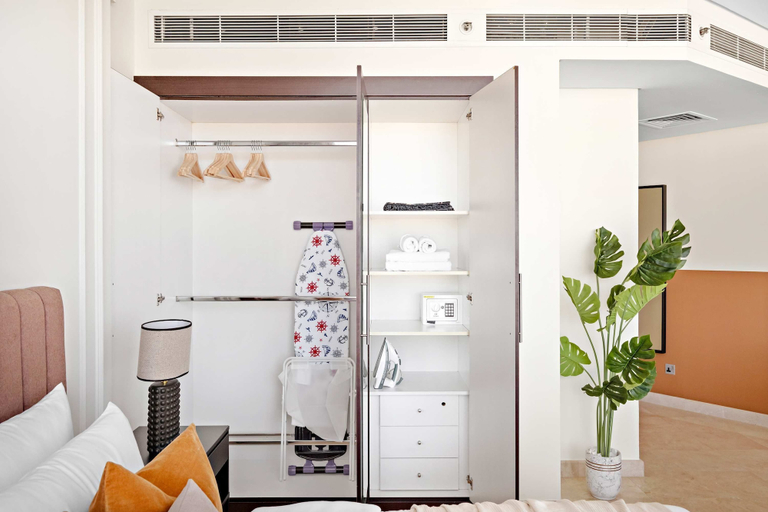 Room 2, Silkhaus Chic Studio Sky Gardens Difc, Dubai