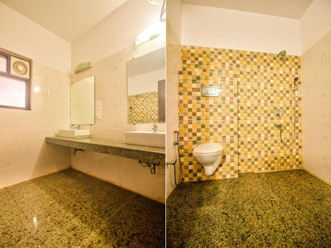 Bathroom 2, 3BHK Villa with Private Pool Near Candolim, North Goa