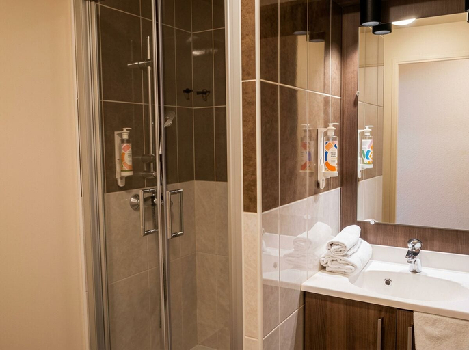 Bathroom 5, Aparthotel Adagio Access Poitiers, Vienne
