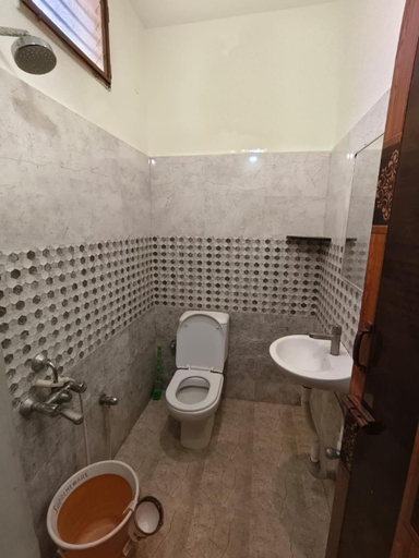 Bathroom 4, RR Appartments, Tiruvannamalai