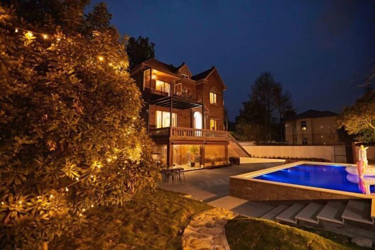 Exterior & Views