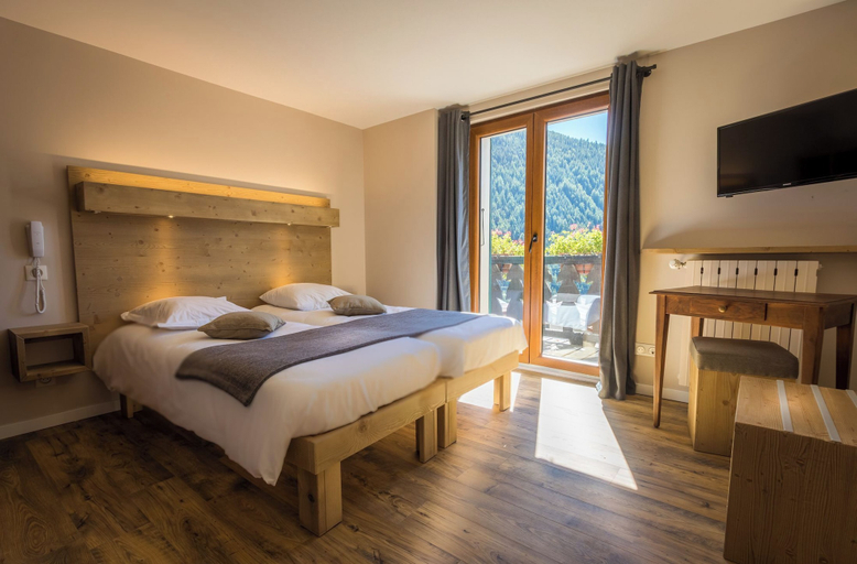 Bedroom 2, hotel le Malgovert, Savoie