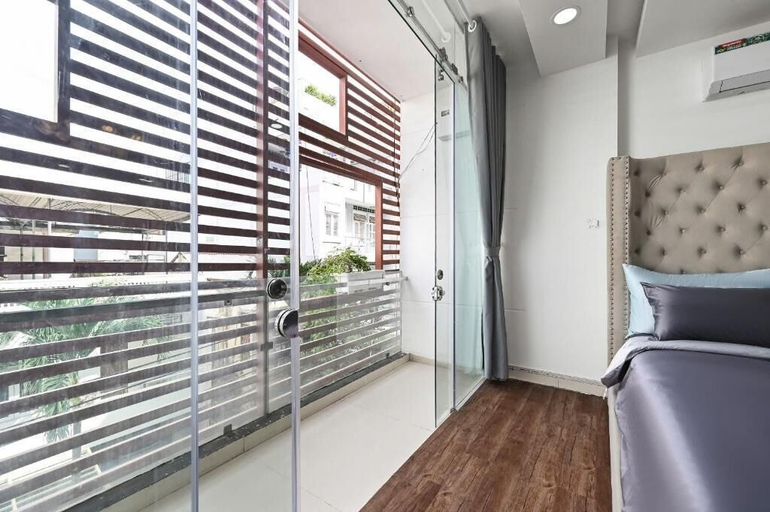Room 2, M Home Riverside, District 3