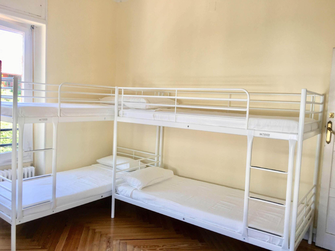Bedroom 2, Hostel Space Capsule, Madrid