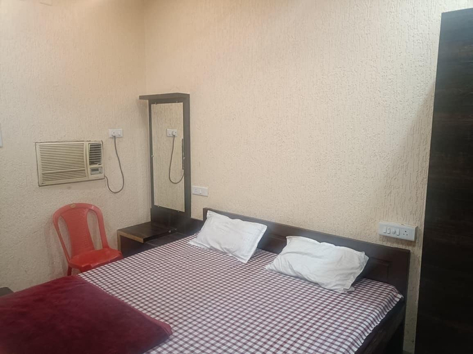 Room 5, Midway Treat Gopalpura, Sagar
