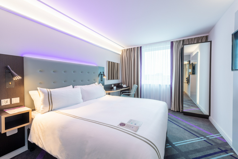 Bedroom 3, Premier Inn Muenchen Airport Ost, Erding