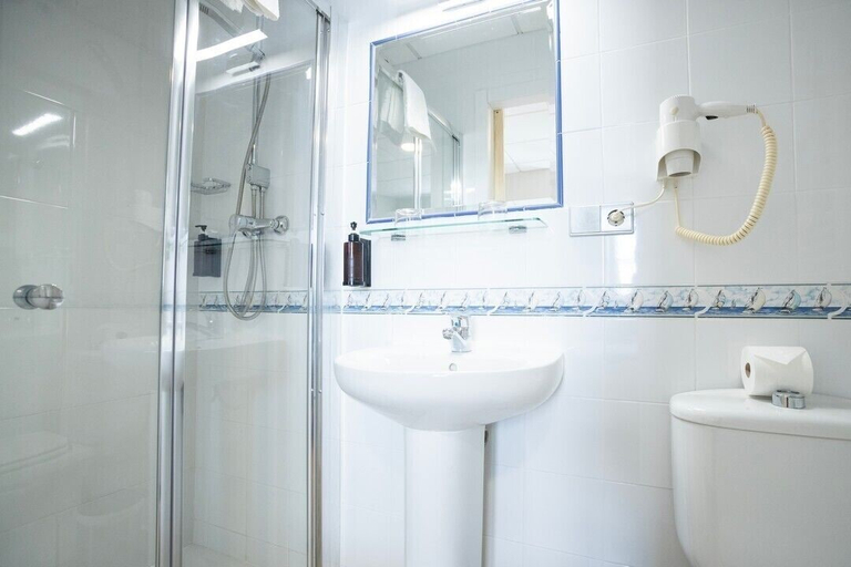 Bathroom 2, HOTEL NAUTICO, Pontevedra
