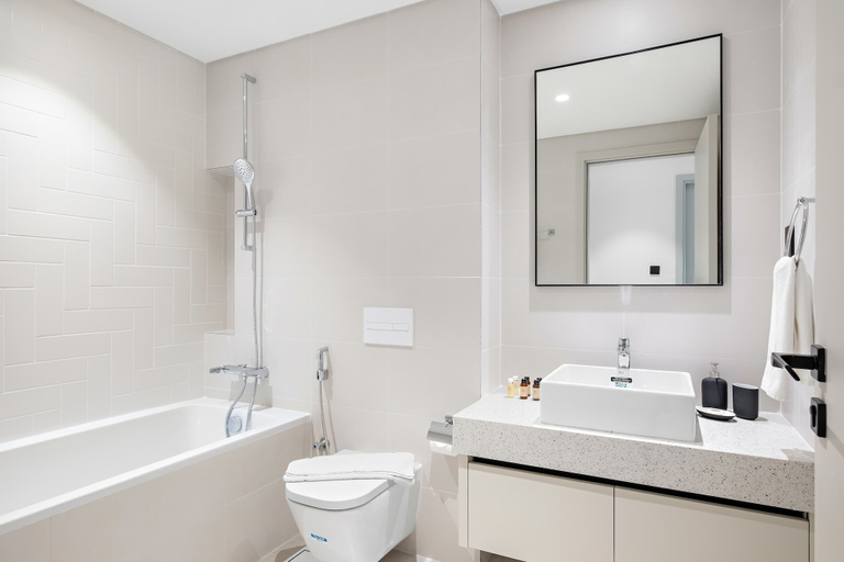 Room 2, Silkhaus Marina Vista New Tower w Private Beach, Dubai