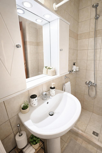 Bathroom 3, George Airport Apartments, Crete
