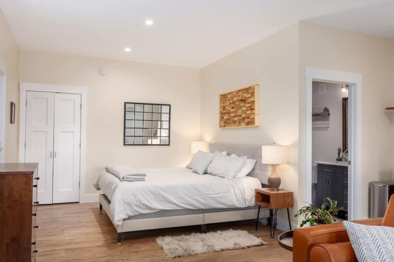 Room 4, Eco-luxe 1bdr w Patio Free Tix Near Biltmore, Buncombe