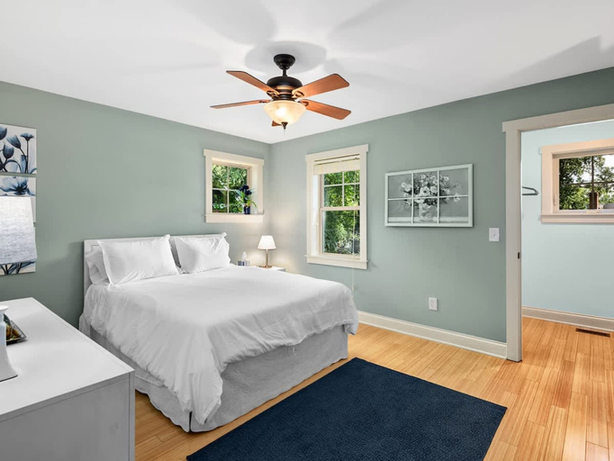 Room 2, Cozy 2BR Townhouse w Deck Walk to W Asheville, Buncombe
