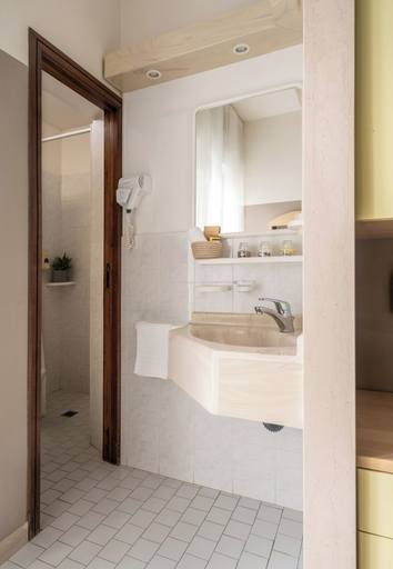 Bathroom 4, Vibe Hotel, Rimini