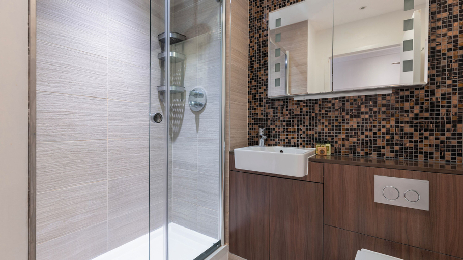 Bathroom 5, Monument Serviced Apartments LovelyStay, London