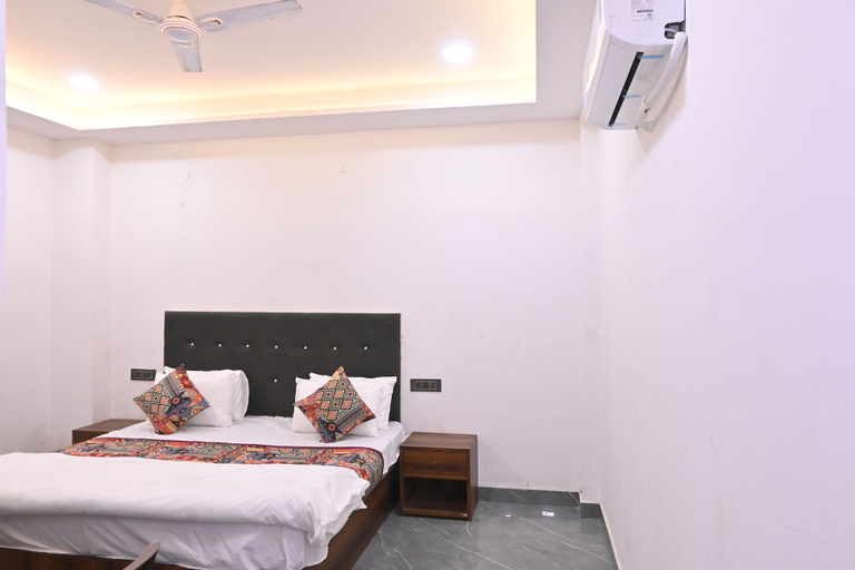 Room 5, Hotel Apple Tree, Agra