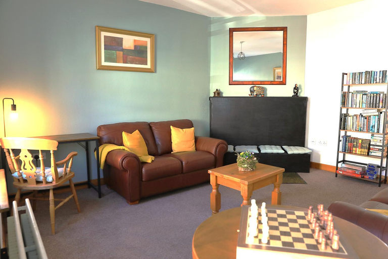 Shared lounge/TV area, Glengarriff Hostel
