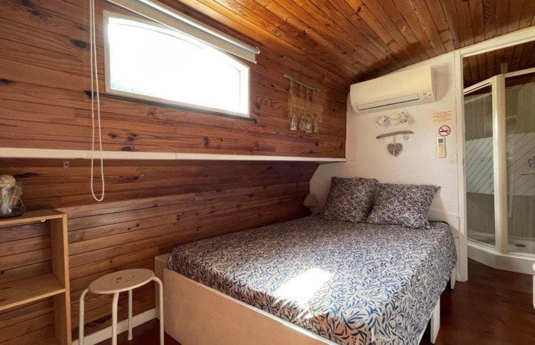 Bedroom, PENICHE FARNIENTE CLIMATISEE - Aux Portes de la Camargue, Gard