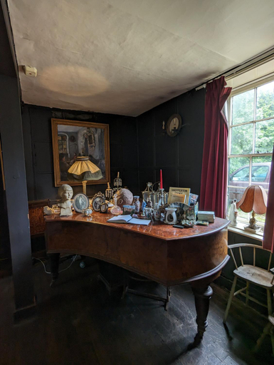 Food & Drinks, Old Manor House, Surrey