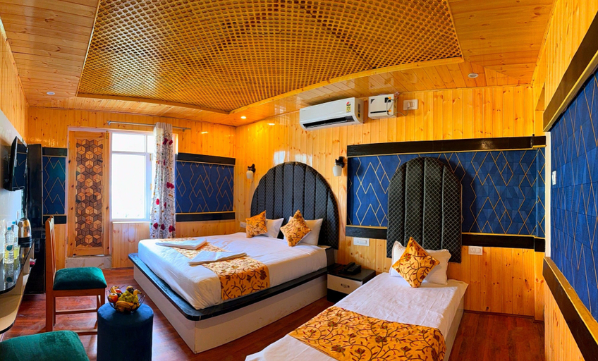 Bedroom 1, Poets inn, Anantnag