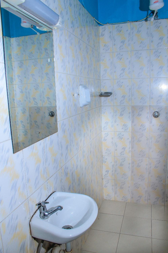 Bathroom 3, Deka Hotel, Starehe