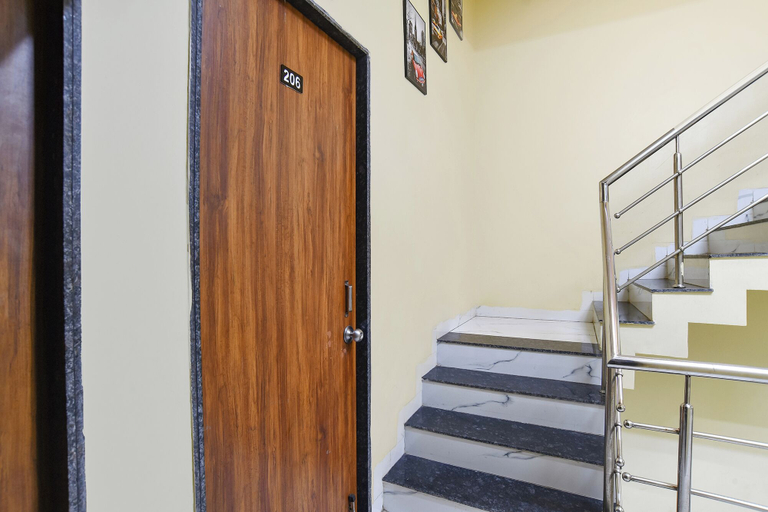 Lobby 4, Fabhotel Mannat, Indore
