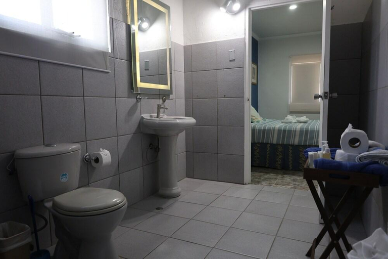 Bathroom 3, Sandra Tours