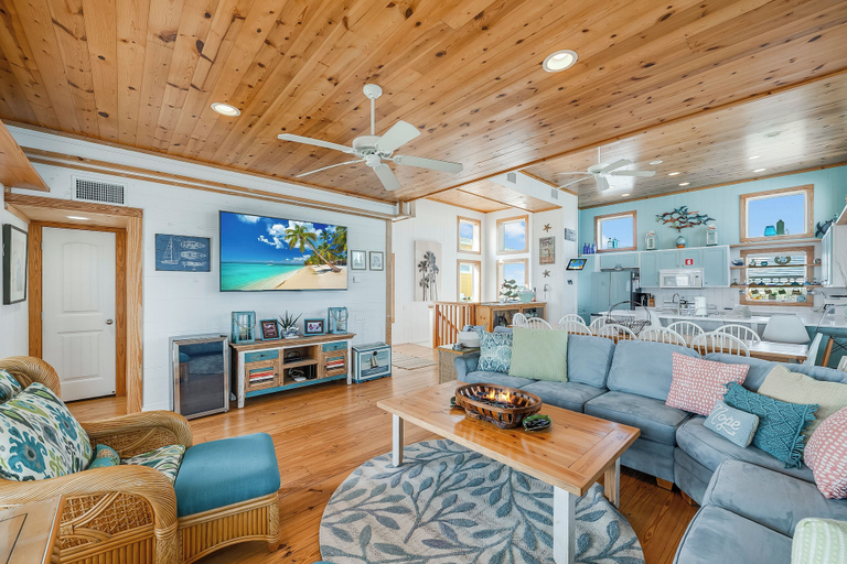Living area 2, 2525 S. 11th ST - New Wave Rentals, Nueces