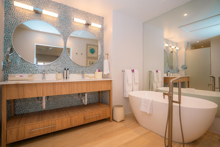 Bathroom 2, BodyHoliday St Lucia - All Inclusive