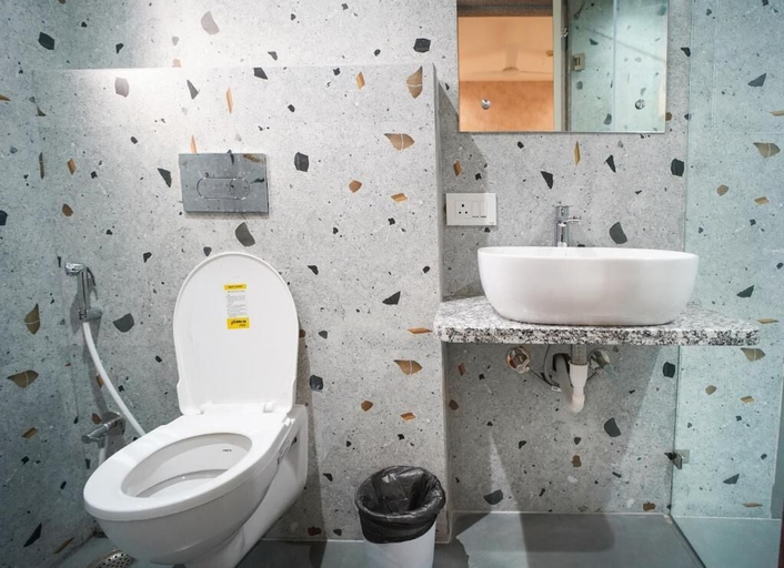 Bathroom 2, Hotel SG International, Kolkata