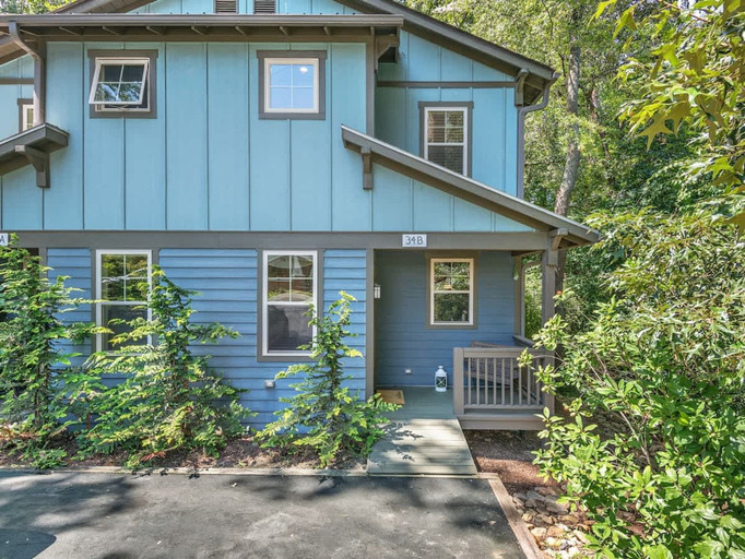 Room 5, Cozy 2BR Townhouse w Deck Walk to W Asheville, Buncombe
