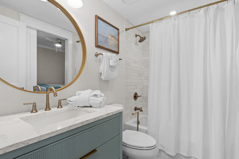Bathroom 4, 1st Floor Gulf Side- Lagoon Pool- Beach Chair Setup, Walton