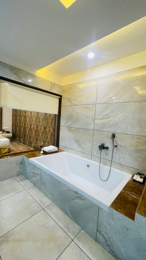 Bathroom 2, HOTEL JD HEAVENS, Jhajjar